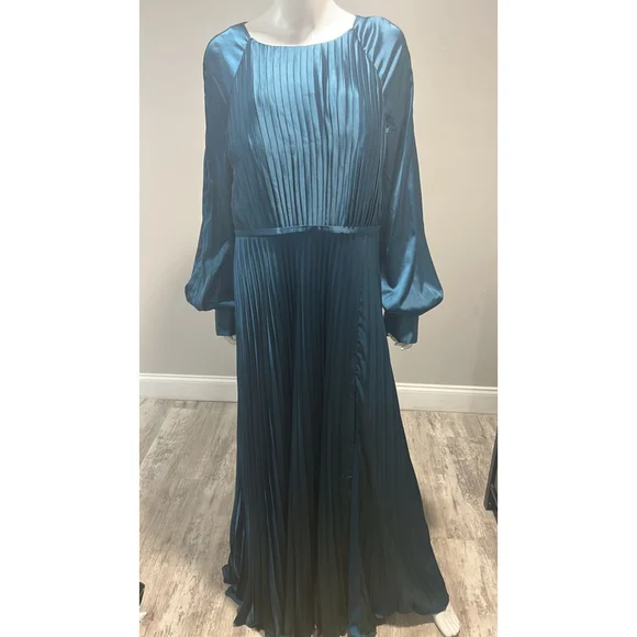 Women's Mac Duggal Teal Pleated Long Sleeve Gown Size 14
